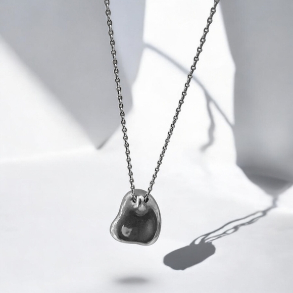 Tiffany & Co. Elsa Peretti® Small Bean® Pendant Necklace - Picture 3 of 12